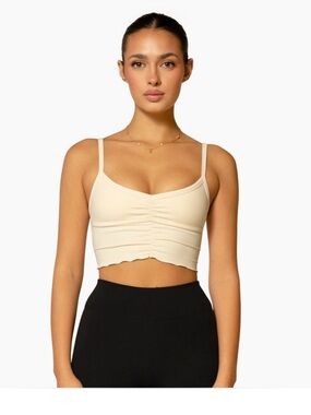 437 scrunch bra on cream